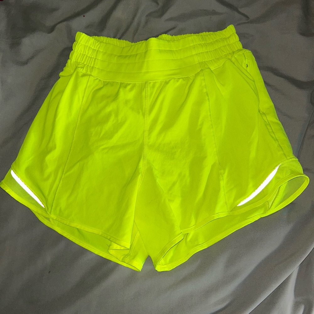 Never worn Lululemon neon hotty hot shorts 4”